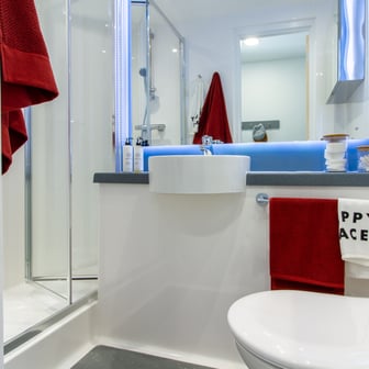 Silver En Suite - Image 3